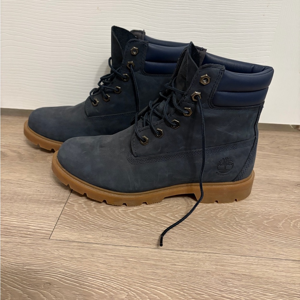 Women’s Timberland Navy and Tan Boots